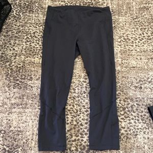 Lululemon Athletica Pace Rival Crop 22” size 8 Capri - black